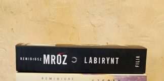 Feniks przedstawia- Remigiusz Mróz